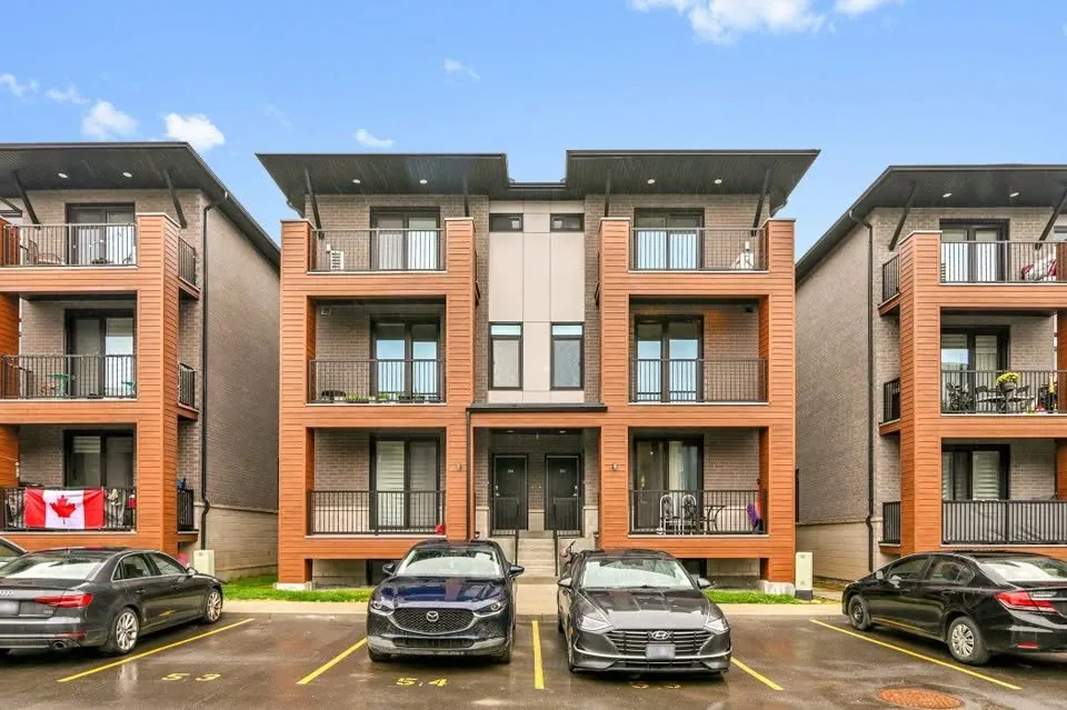 2-Bedroom Lower Townhouse Suite in Stittsville, property photo 3 of 24