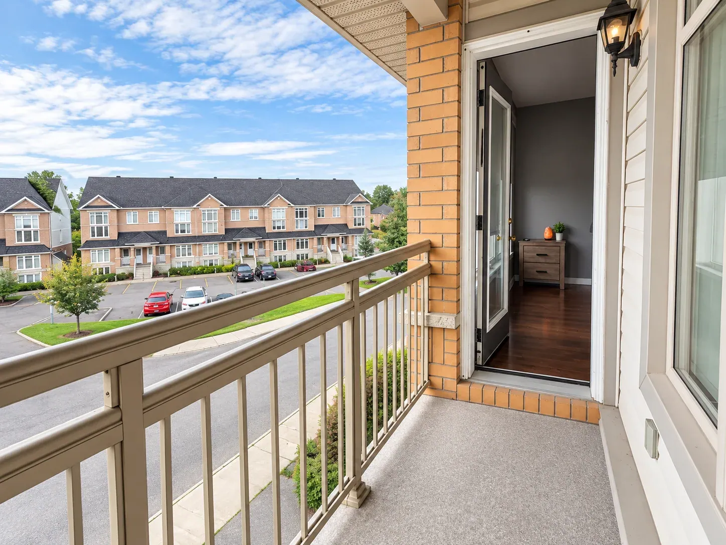 2-Bedroom Townhome in Nepean, property photo 2 of 20