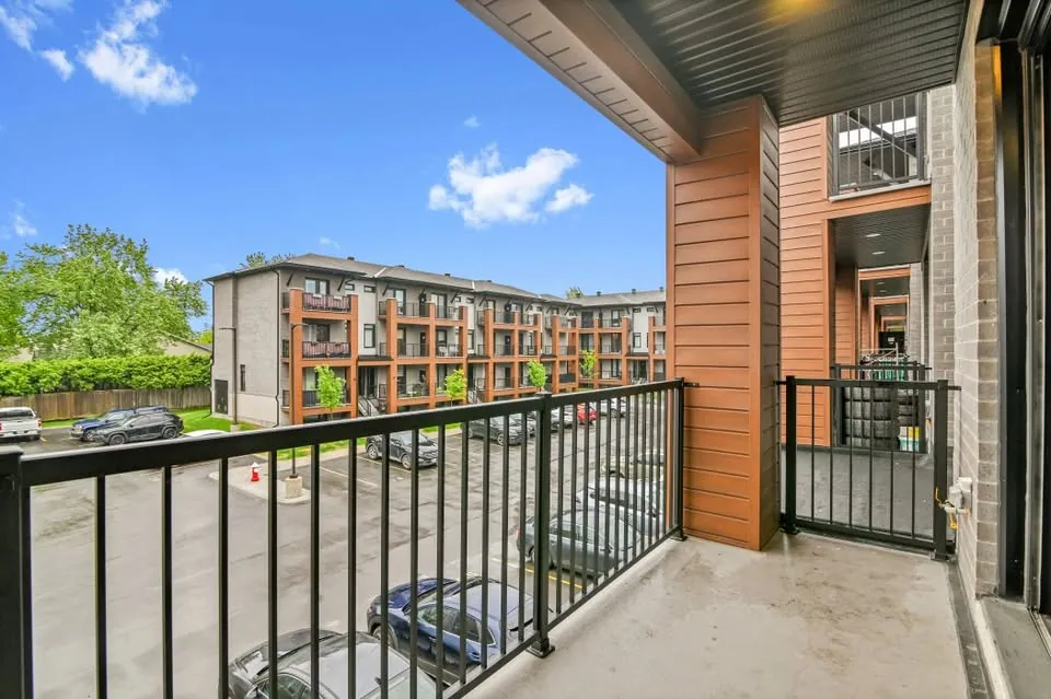2-Bedroom Upper Townhouse in Stittsville, property photo 2 of 31