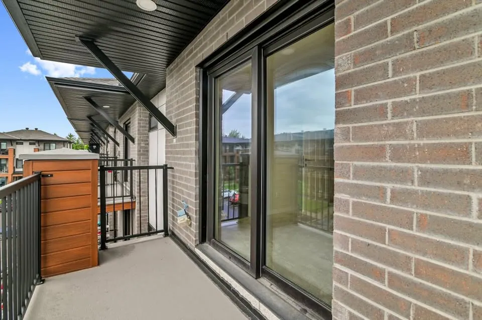 2-Bedroom Upper Townhouse in Stittsville, property photo 3 of 31