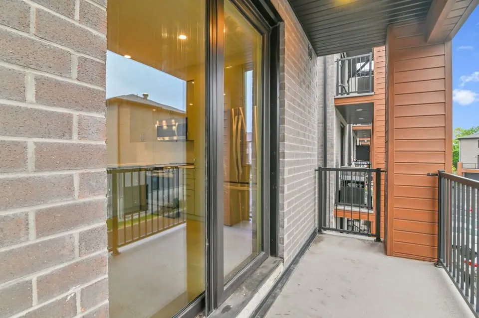 2-Bedroom Upper Townhouse in Stittsville, property photo 4 of 31