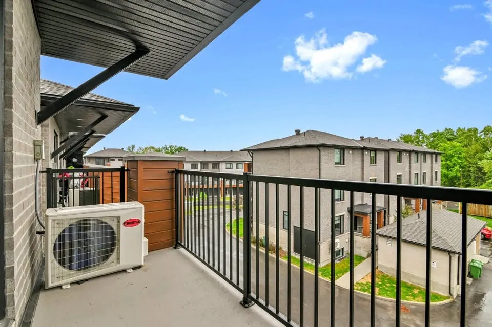 2-Bedroom Upper Townhouse in Stittsville, property photo 5 of 31