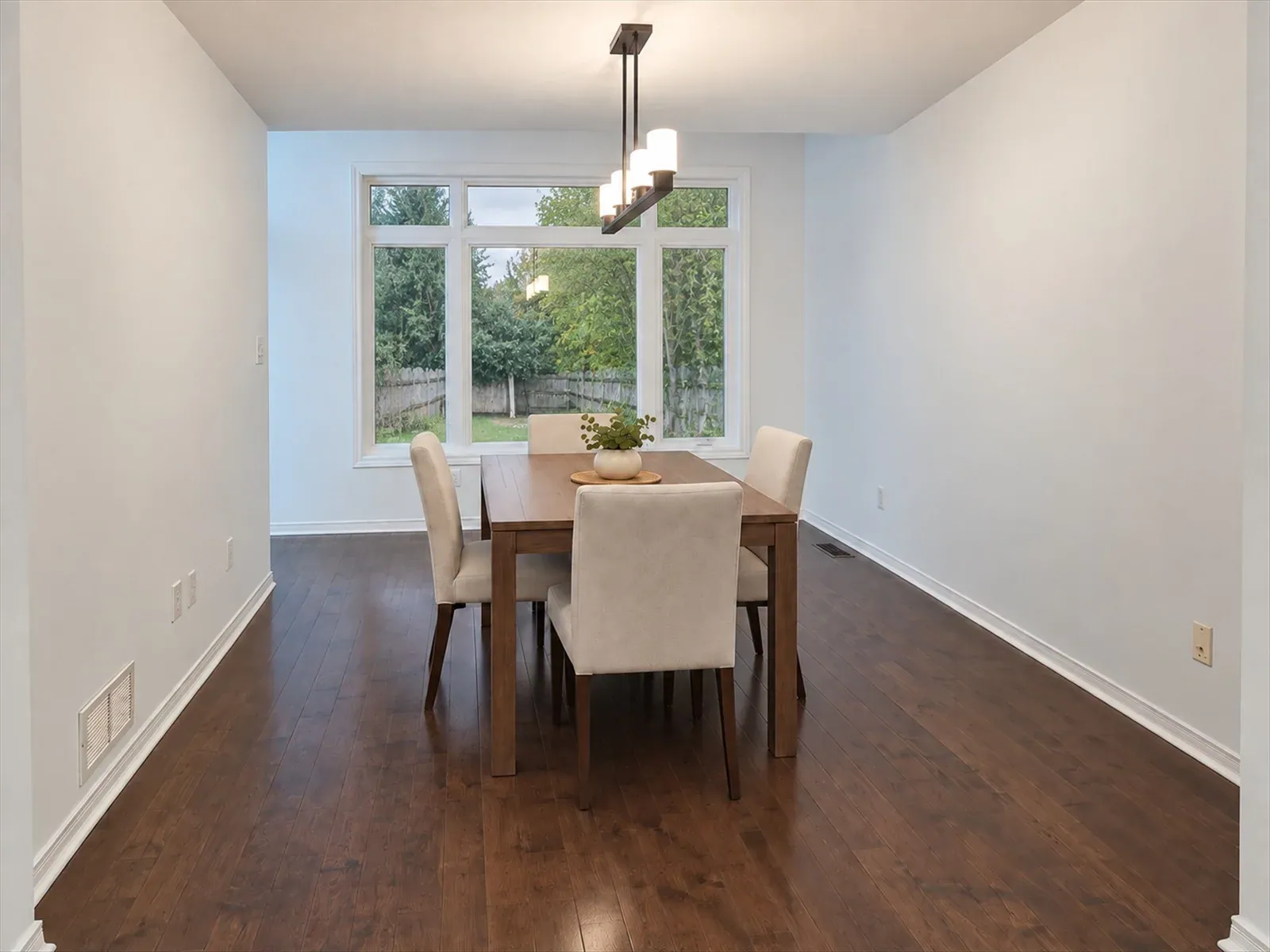 3-Bedroom Home in Kanata, property photo 2 of 27