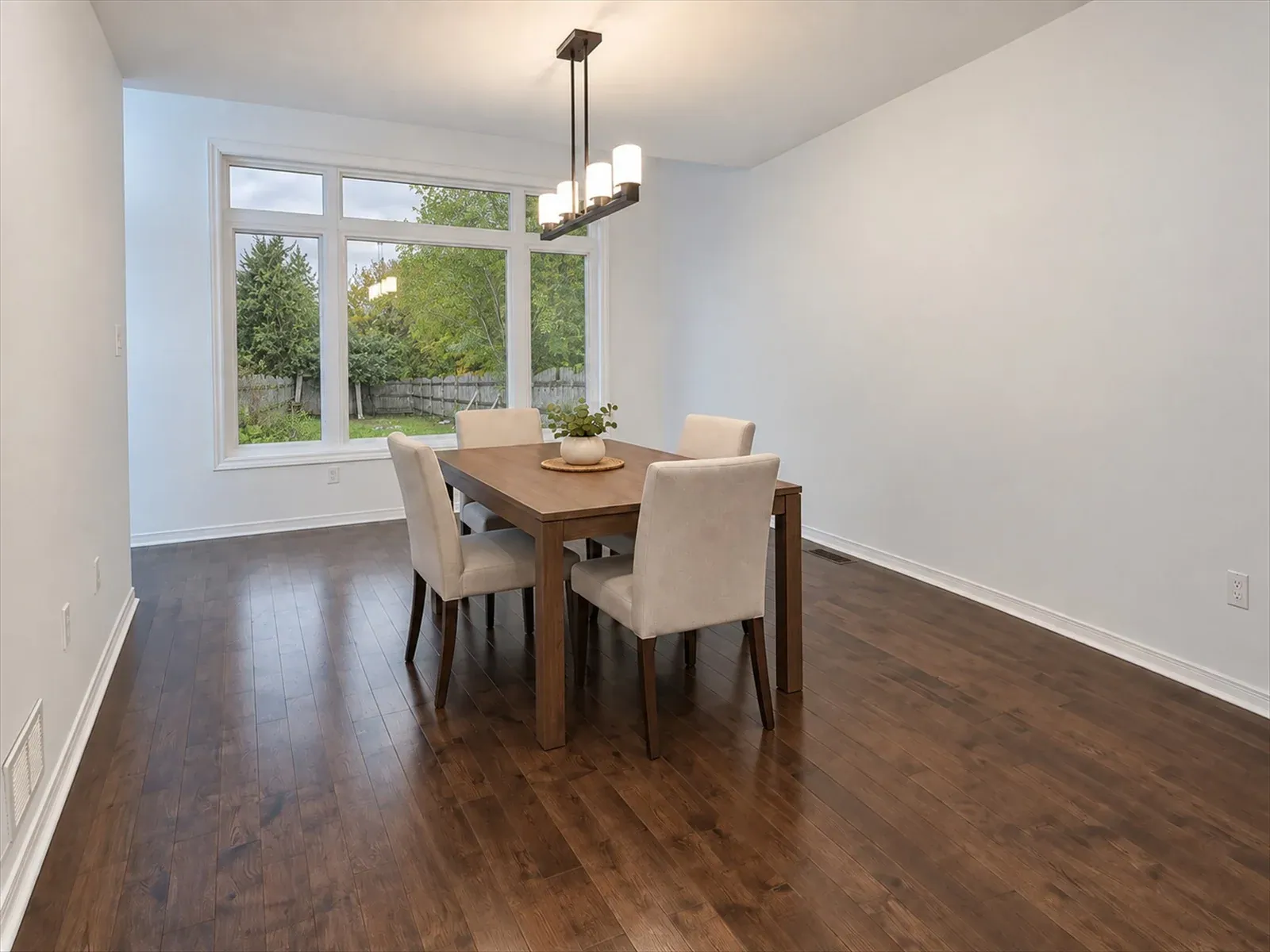 3-Bedroom Home in Kanata, property photo 3 of 27