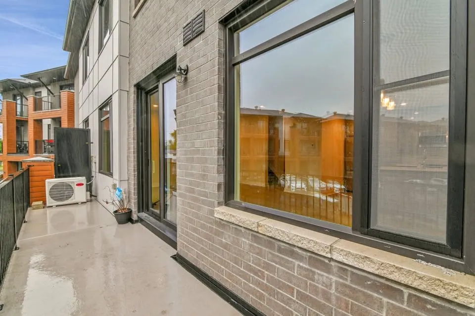 3-Bedroom Townhouse with Double Garage in Stittsville, property photo 2 of 26