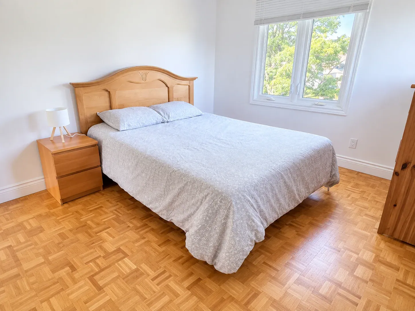 5-Bedroom House in Crestview-Meadowlands, property photo 4 of 29