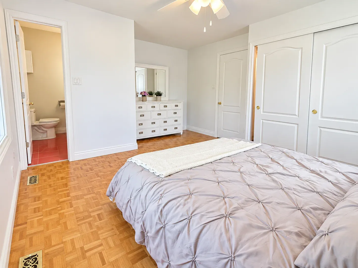 5-Bedroom House in Crestview-Meadowlands, property photo 5 of 29