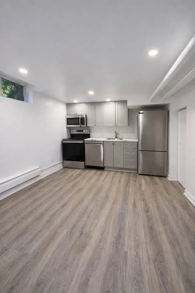 Apartment rental at 554 Queen Elizabeth Drive in The Glebe