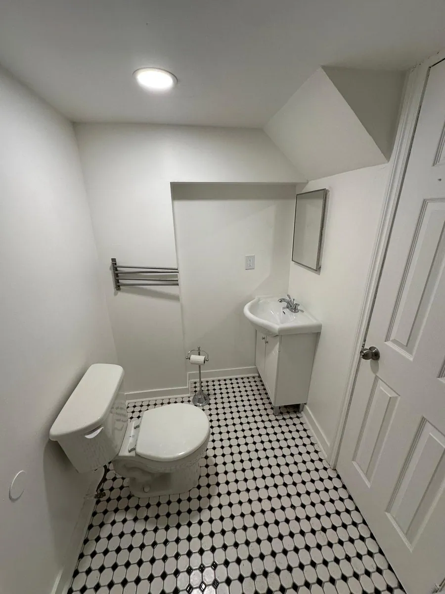1-Bedroom Basement Apartment Near the Rideau Canal, property photo 4 of 5